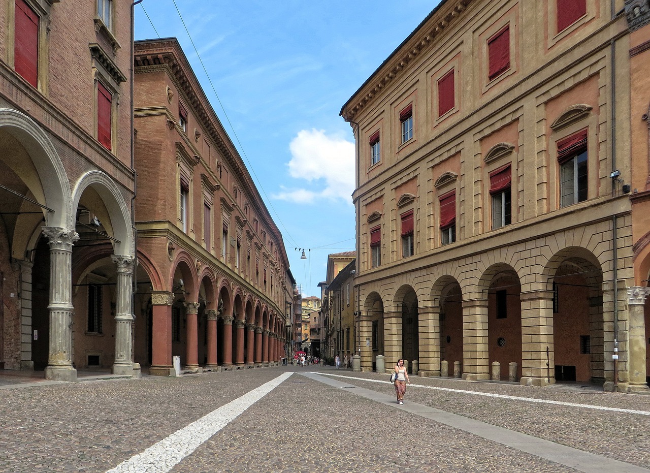 italy, bologna, red city-2023736.jpg